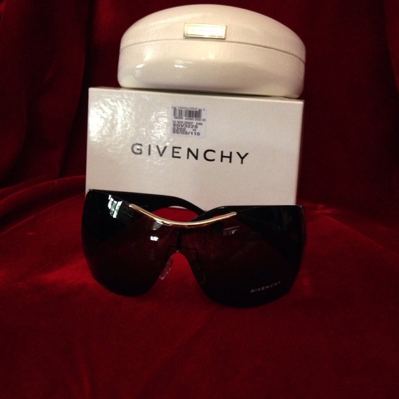 NEW GIVENCHY SUNGLASSES IN factory box case & cert
