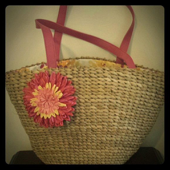 bath & body works Handbags - Straw summer handbag!