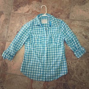 Button up long sleeve collared shirt