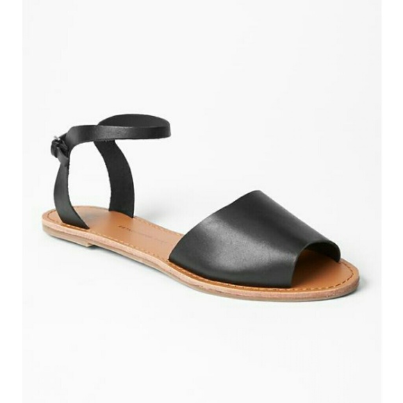 Classic leather sandals