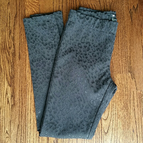 Black animal pattern leggings