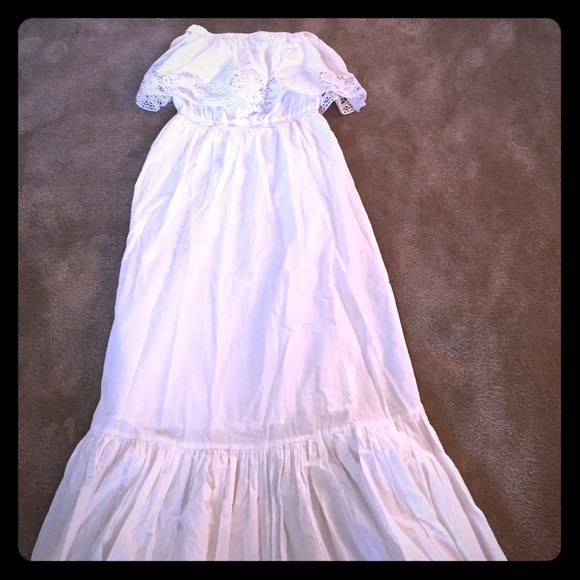 Strapless white dress with crochet top