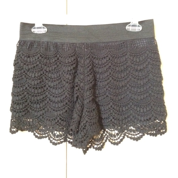 BLACK LACE SHORTS