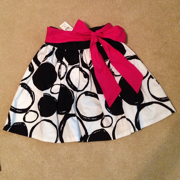 Body central black and white skirt