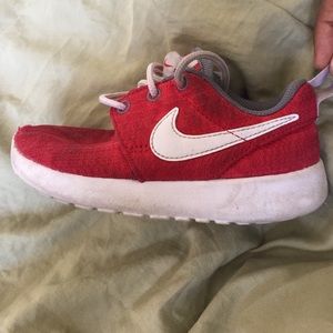 Nike Roshes toddler 9c