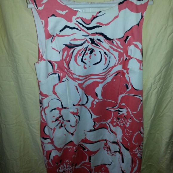 Lined sleeveless shift w/shrug. 10% off to 9 am.