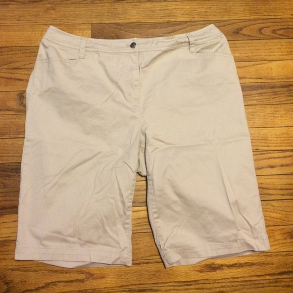 🎀 Khaki Shorts