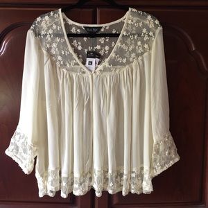 Charlie Paige Lace Blouse L/XL⬇️PRICE⬇️