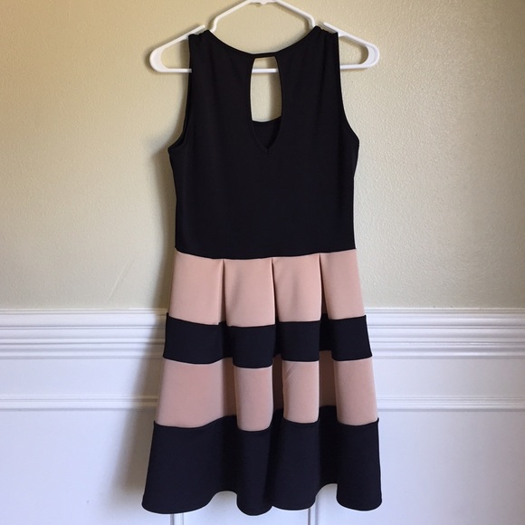 🚫SOLD [Mercari] 🚫Windsor Cocktail Dress - Picture 2 of 3