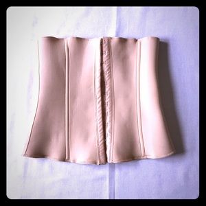 Waist trainer.. Clincher... Girdle