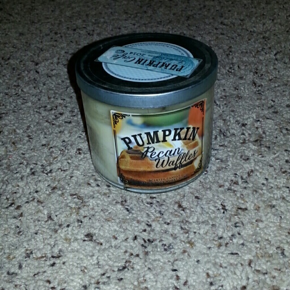 Pumpkin pecan waffles candle