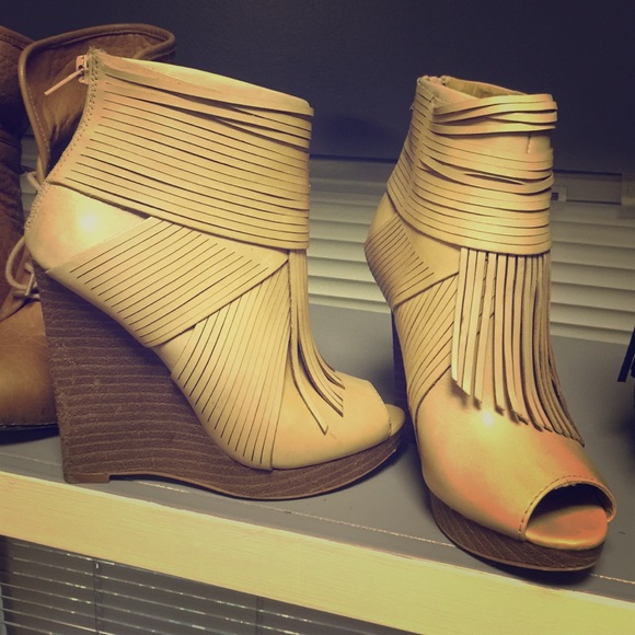 Fringe wedge boots!!!