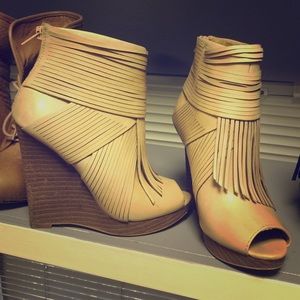 Fringe wedge boots!!!
