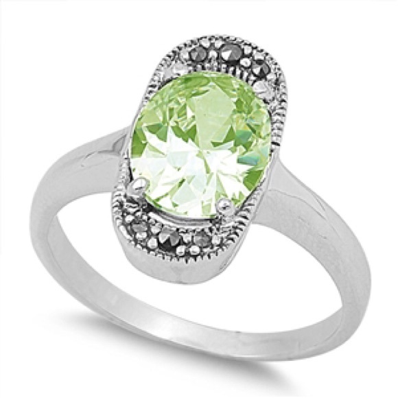 Sterling Silver Ring w/Oval Peridot CZ Stone