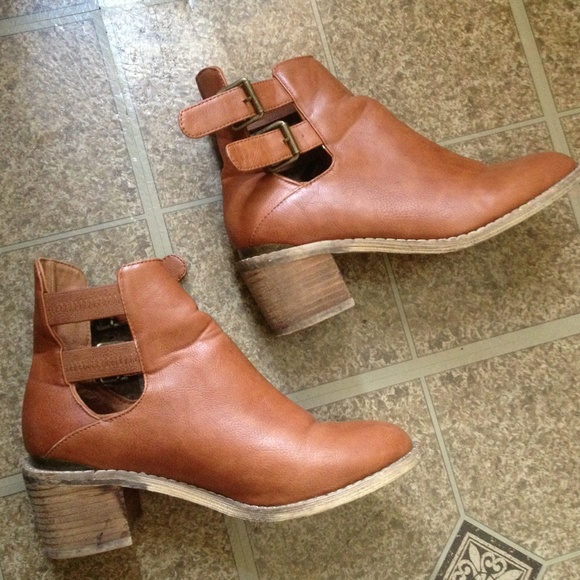 Boots - Picture 2 of 4