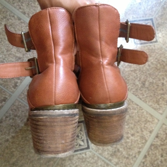 Boots - Picture 4 of 4