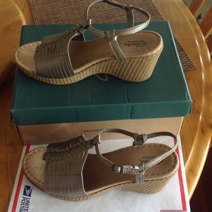 Clark's "Lilly hip" wedge Shoe in pewter