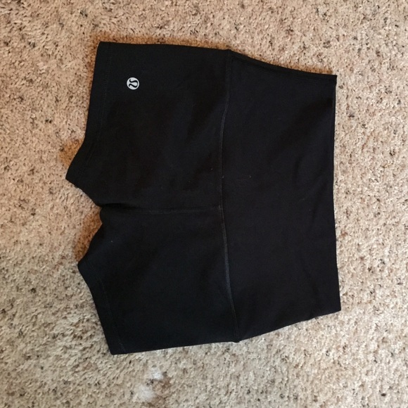 Lulu lemon size 4