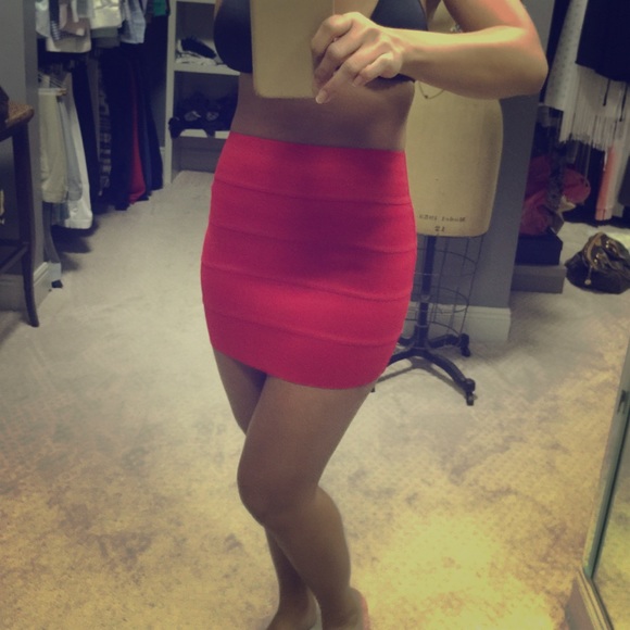 Crimson red bandage skirt