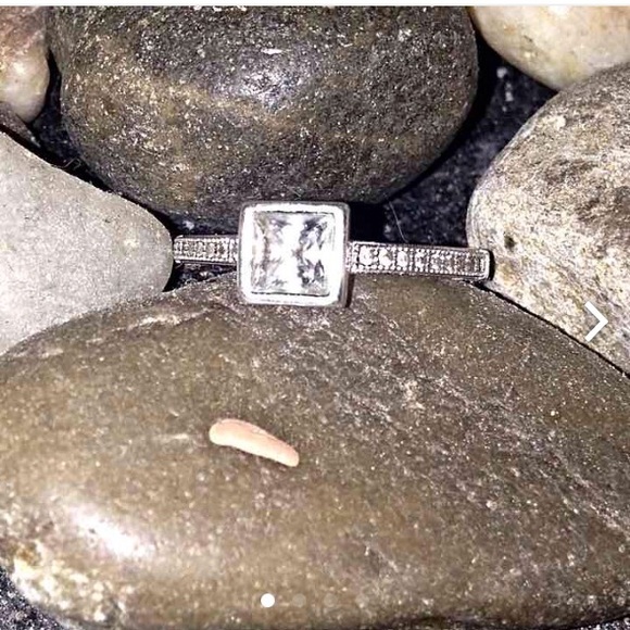 Ring - Picture 3 of 4