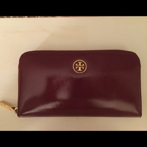 Tory Burch Robinson Patent Wallet