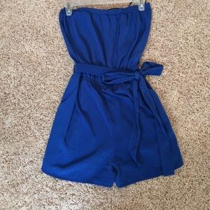 Blue strapless romper with belt with pockets