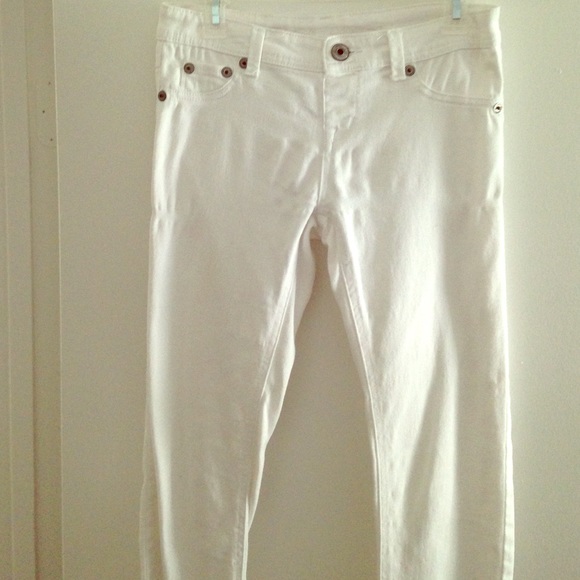 White skinny jeans