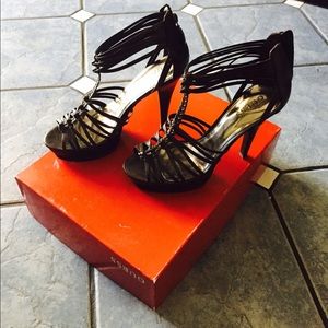 Guess sandal high heels.