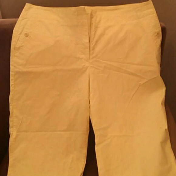 Amazing yellow crop pants