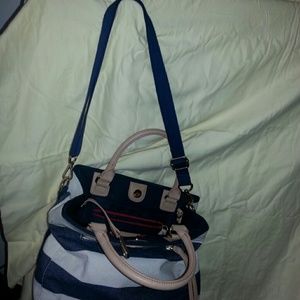 Navy stripped summer bag.