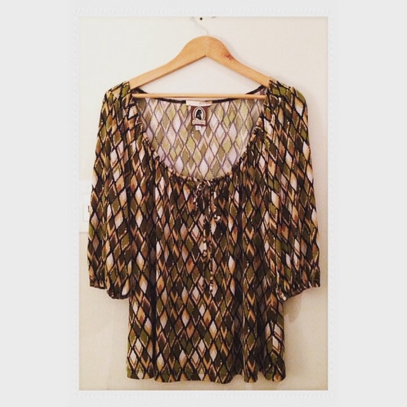 "Brianna" top. Adjustable neckline! Size 16
