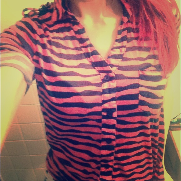 Pink&Black Striped Button Up Top! 💖