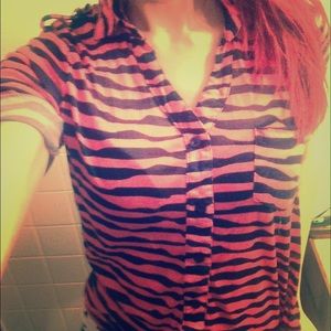 Pink&Black Striped Button Up Top! 💖