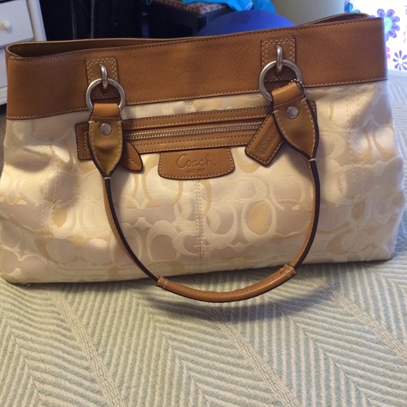 💯authentic Coach bag. - Picture 2 of 4