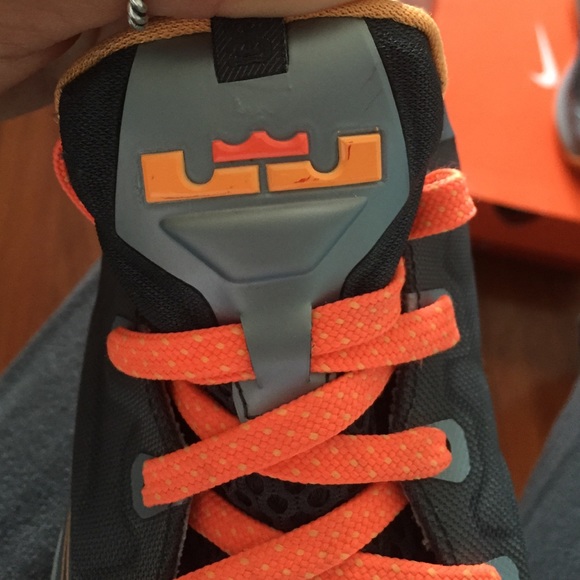 Max Lebron XI LOW - Picture 2 of 4