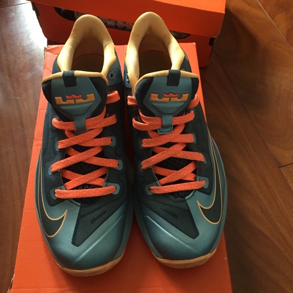 Max Lebron XI LOW - Picture 3 of 4