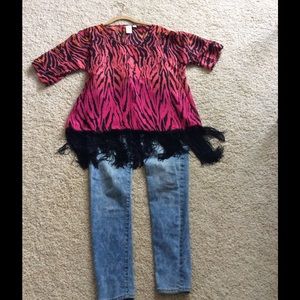 🎉Fun Cute Top with Black Fringe. XXS