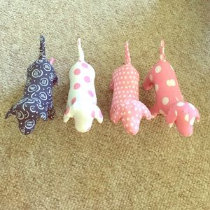 Set of 4 VS Pink dogs