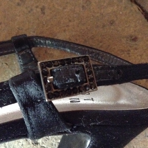 👠 EUC Black Satin Stuart Weitzman Heels - Picture 2 of 4