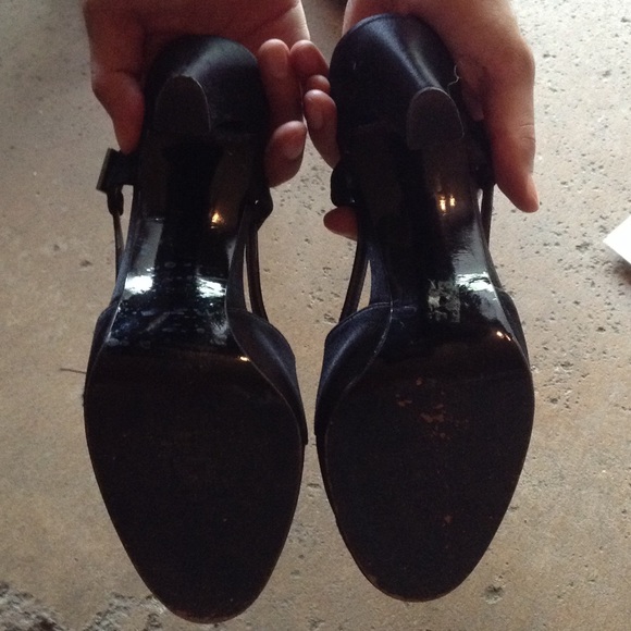 👠 EUC Black Satin Stuart Weitzman Heels - Picture 4 of 4