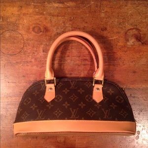 Non-authentic Louis Vuitton handbag