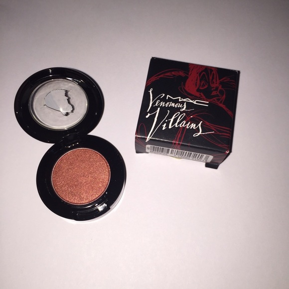 MAC cosmetics villains DEvil velux pearl eyeshadow - Picture 1 of 3