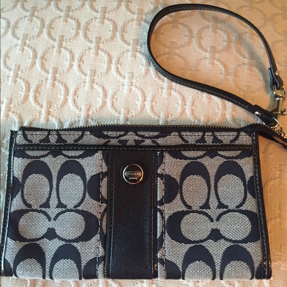 New Authentic Coach wristlet