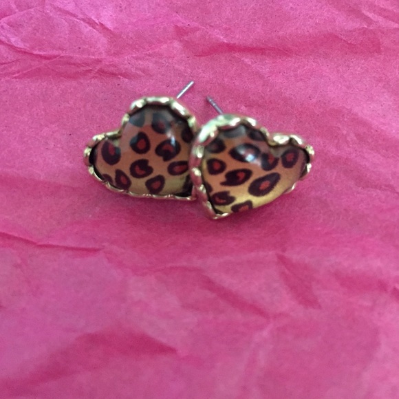 Betsy Johnson studs - Picture 2 of 3