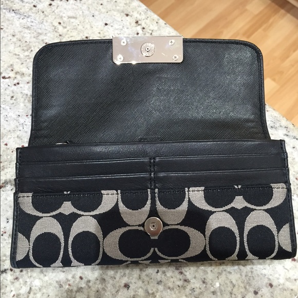 *SOLD* Coach Wallet - Picture 2 of 4