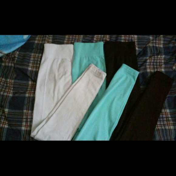 Three pairs of leggings - Picture 1 of 3