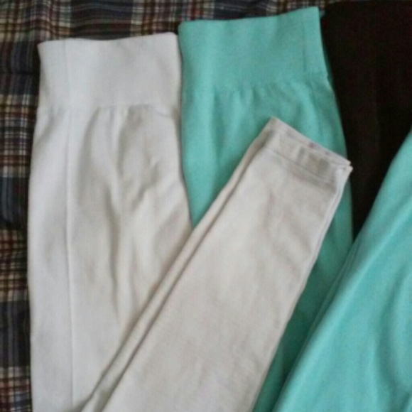 Three pairs of leggings - Picture 2 of 3