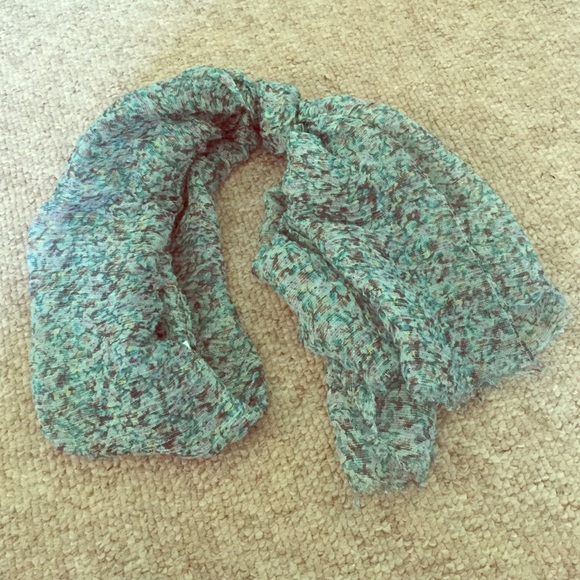 Light springy scarf