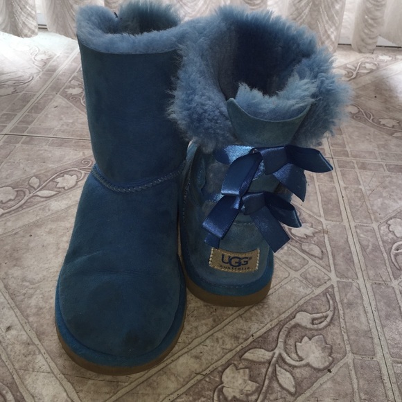 Blue Bailey bow uggs