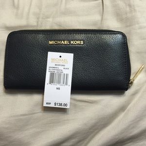 SALE UNTIL MIDNIGHT! Michael Kors Bedford wallet